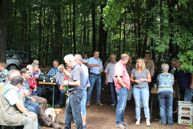 Viele Menschen fanden den Weg auf den Momberg