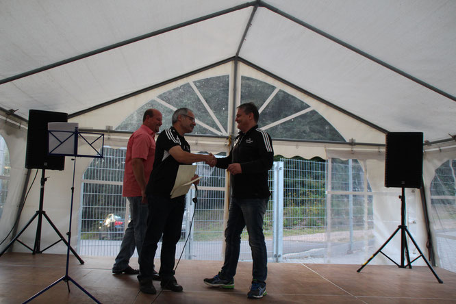 Für 10 Jahre aktiven Fussball: Ehrung für Guido Schaadt