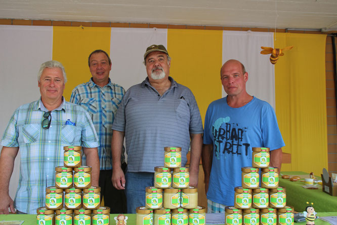 Alfons Rauber, Mark Edges, Günter Haab, Wolfgang Schäfer vom Bienenzuchtverein