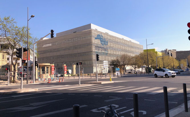 L'institut Hospitalier et Universitaire Méditerranée Infection à Marseille à côté de la Timone