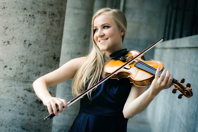 Jessica Grzenia - Violinistin Violine Geigerin Geiger Geige Violin Hochzeit Trauung Duisburg Düsseldorf NRW Dortmund Köln Bonn Koblenz Essen Musik Event