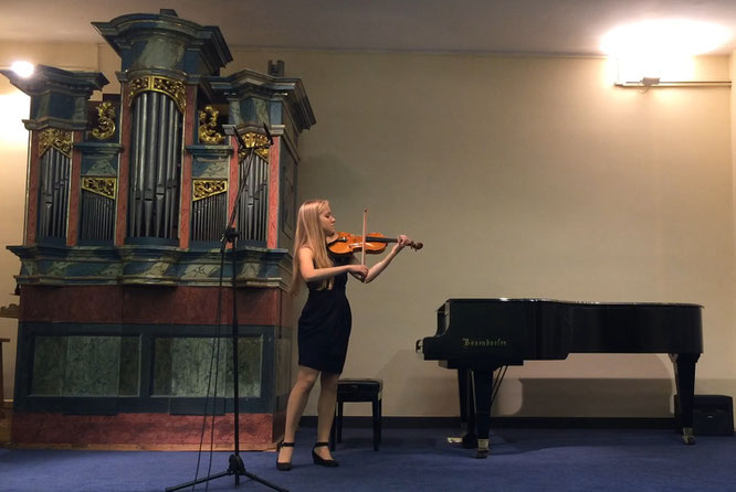 Jessica Grzenia - Violinistin Violine Geigerin Geiger Geige Violin Hochzeit Trauung Duisburg Düsseldorf NRW Dortmund Köln Bonn Koblenz Essen Musik Event