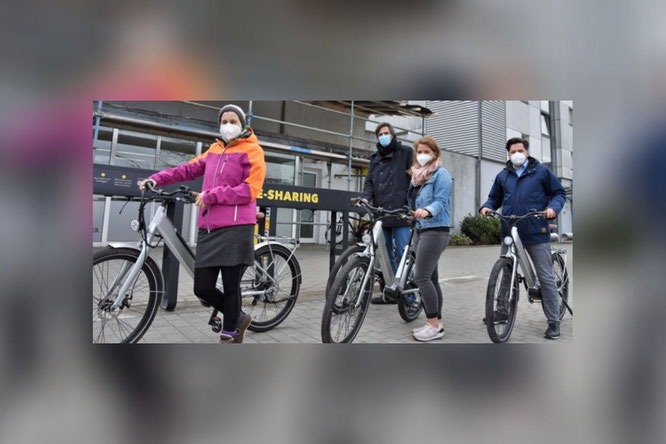 Jördes Wüstermann (Klimaschutzmanagerin Stadt Flensburg), Henning Brüggemann (Bürgermeister Stadt Flensburg), Gesa Neizel (Infrastrukturmanagerin TAFF) sowie Fedja Bikic (Projektmanager GP JOULE CONNECT) (v.l.n.r.)