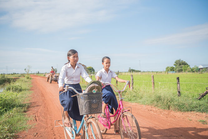 Fahrradklingel kaufen und damit Kinder in Kambodscha unterstützen ©woom