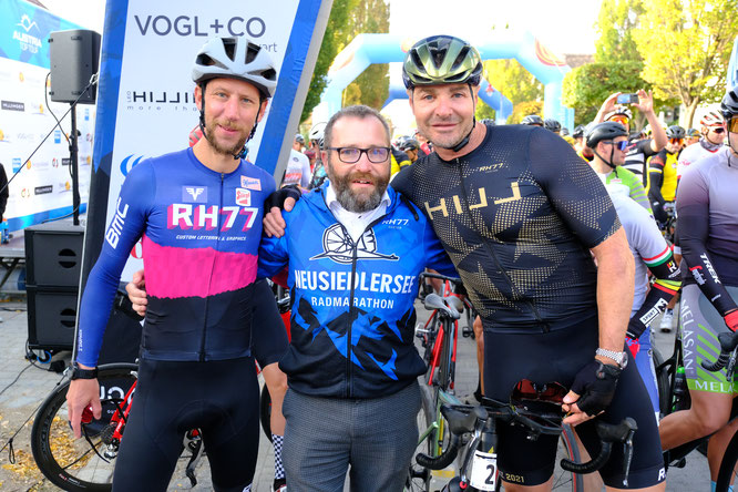 Martin Koch, Organisator Johannes Hessenberger und Leo Hillinger vor dem Start (Copyright: Philipp Hutter)
