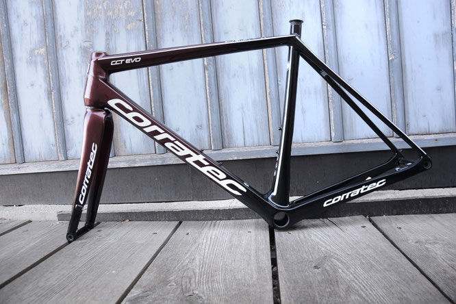 Das neue CCT EVO SLR Disc mit seinem extrem leichten und steifen Toray Carbon-Rahmen @ corratec