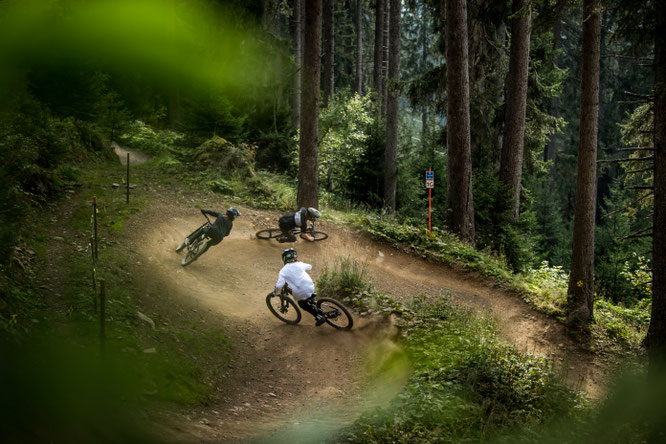 Die verschiedenen Strecken des Bike Kingdom Park starten bestens gepflegt und mit neuen Obstacles in die neue Saison // Copyright Nathan Hughes/Ferienregion Lenzerheide 