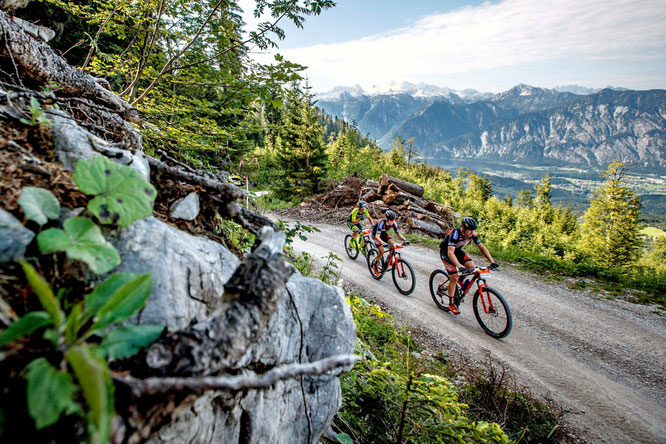 Bei der Salzkammergut-Trophy warten viele tolle Ausblicke auf die Teilnehmer.  ©Erwin Haiden