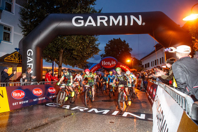 Start zur 24. Salzkammergut-Trophy um 5 Uhr früh ©Erwin Haiden