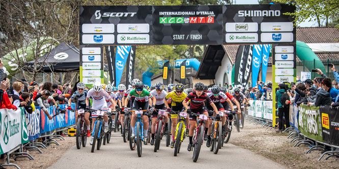 Start geglückt: Eva Lechner im italienischen Nationaltrikot beim Heimrennen in Nals/Südtirol — ©Bild Armin M. Küstenbrück/EGO-Promotion