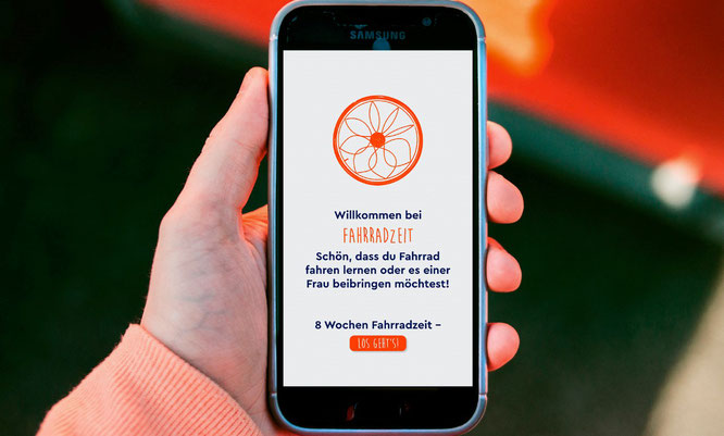 Im Mittelpunkt steht eine App, die den Frauen die Möglichkeit bietet, Tandempartner*innen auszuwählen. (Bild: FH Münster/Mirjam Bauer, Anna Oestreich)
