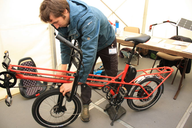 Multitalent: Den Spezi 2019 gewann Thibaut Salloignon für sein 20-Zoll-Fahrrad, das man aufrecht oder im Liegen fahren kann, aber auch als Tandem oder zum Kindertransport. 