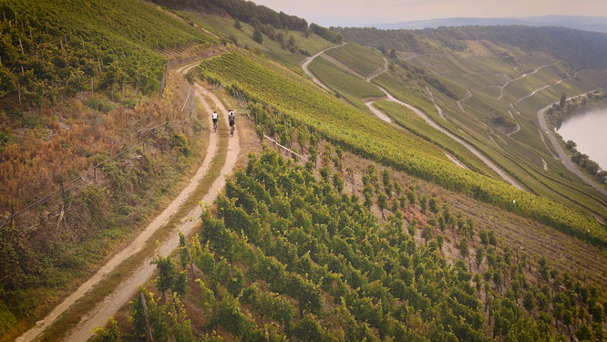 Auf den Tag genau 40 Jahre nach Mosel-Radtour seiner Großeltern fährt Erwin Sikkens Gravel Tribute Tour