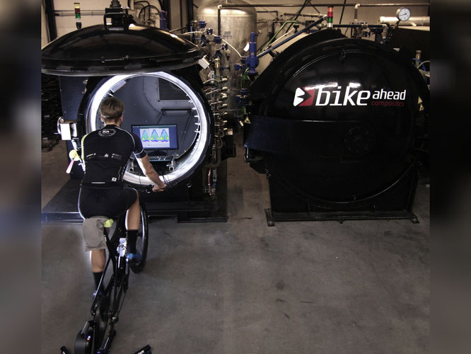 Bike Fitting Studio in den Produktionshallen bei all ahead composites mit Hardware der Firma Velometrik GmbH