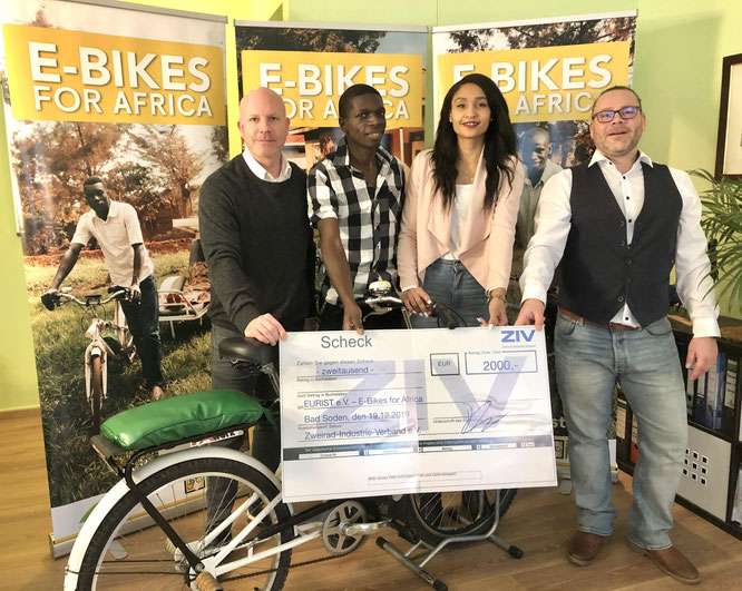 Zweirad-Industrie-Verband unterstützt „E-Bikes for Africa“ mit Geldspende