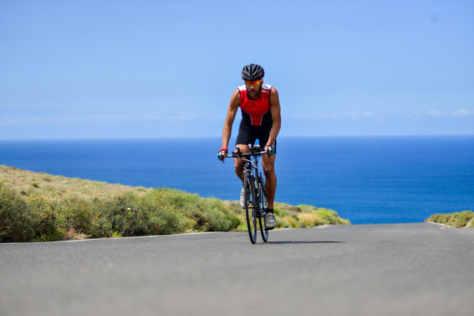 Biken mit Blick auf das Meer © Gran Canaria Tri, Bike & Run
