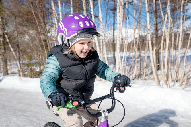 woom KIDS Helm mit innovativen Features © woom