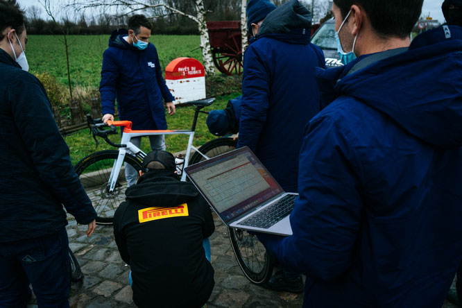 STAFF MATERIAL AMBIANCE Test pavés Paris-Roubaix ©ACT KBLB