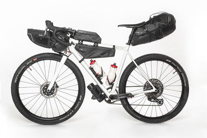 Mit dem, lt. Hersteller, weltweit leichtestem Bikepacking-Taschenset und ultraleichten Rucksäcken von Cyclite unbeschwert auf Tour