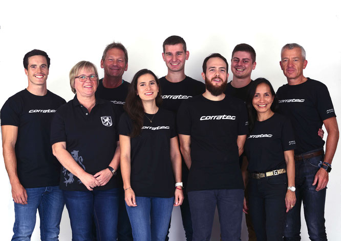 Bild © Corratec – Der neue Corratec Inner Circle (CIC): Andreas Weigl, Gabriele Höllhuber, Günther Schoberth-Schwingenstein, Tessa Irlbacher, Johannes Irlbacher, Manuel Herndler, Maximilian Lex, Cielo Irlbacher, Konrad Irlbacher (von links nach rechts)