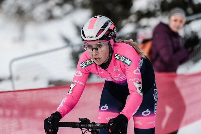 Foto (Giacomo Podetti): Eva Lechner: immer noch eine der weltbesten Radcrosserinnen (hier in Val di Sole am 12. Dezember 2021)