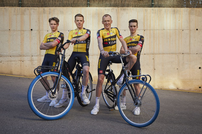 Swapfiets joins forces with Team Jumbo-Visma (from left: Lars Boven, Steven Kruijswijk, Robert Gesink & Rick Pluimers) / Foto: Jerome Wassenaar (R4A3199)