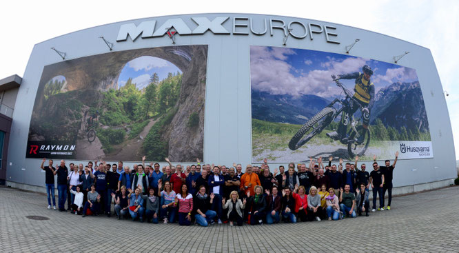 ©Majid Bargh Djelveh - Fachhandelsreise Pexco nach Bulgarien - Alle Teilnehmer vor Maxcom