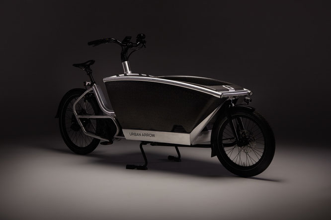 Mit dem Urban Arrow ‘Family Anniversary’ feiert der e-Cargobike-Pionier sein zehnjähriges Bestehen. 