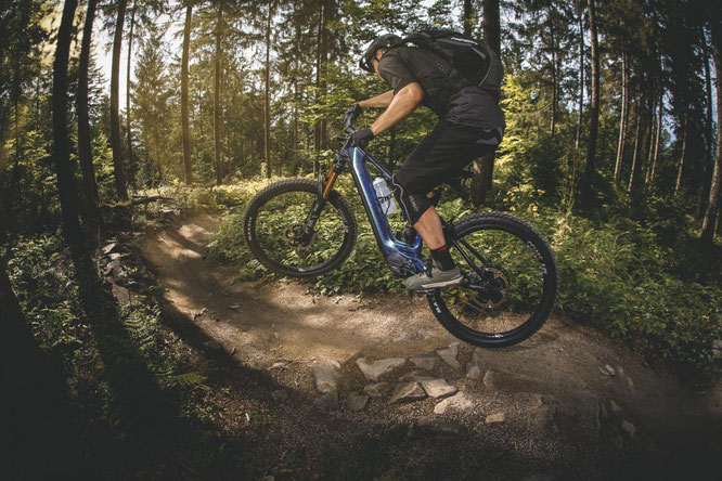 Der Launch des taufrischen High-End-Antriebs von Shimano, der mit einer Vielzahl an Verbesserungen sowie der Steigerung der Akkukapazität einhergeht, hebt das eONE-SIXTY noch einmal auf ein völlig neues Level.