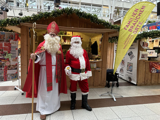 Pastoralreferent Jan Quirmbach als Nikolaus / Foto: Katholische Familienbildung Frankfurt