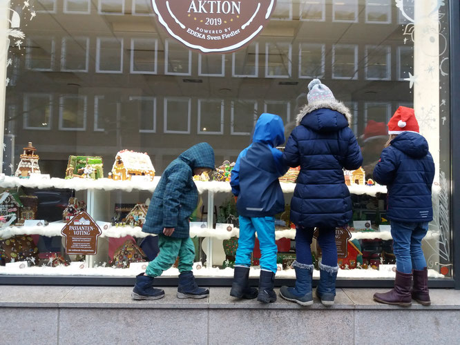 Knusperhäuschen-Wettbewerb am Weihnachtsmarkt - so schön, wenn man sich alles ohne drängelnde Menschenmassen in Ruhe anschauen kann