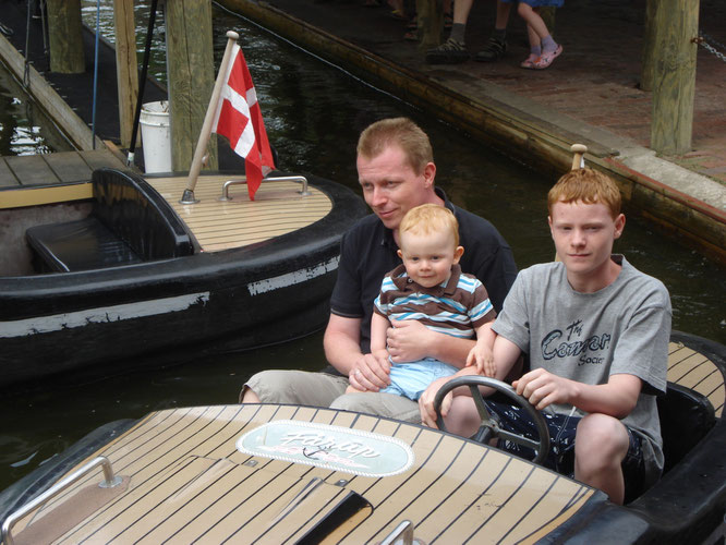 ...mit meinem Paps und meinem Bruder 2010 im Freizeitpark Färüp, in Dänemark...