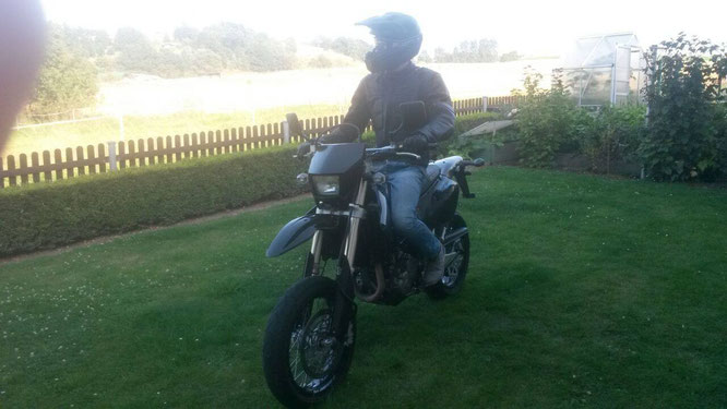 ...meine DRZ 400SM! Die wollte ich fahren, wenn ich 18 bin...