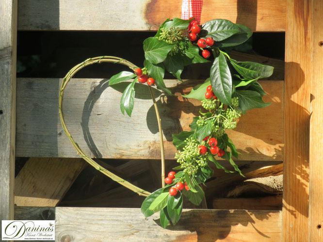 Herbstdeko: Herz mit Hagebutten basteln - Bastel- und Dekoidee oder als Geschenk für liebe Menschen.