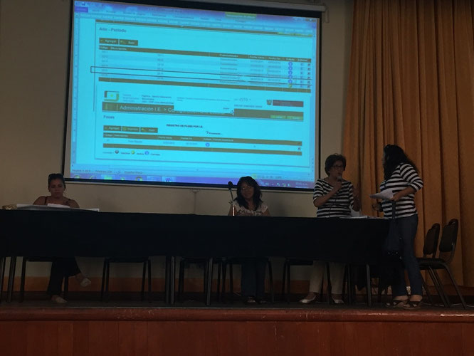Directoras representando un caso de matrícula 2016