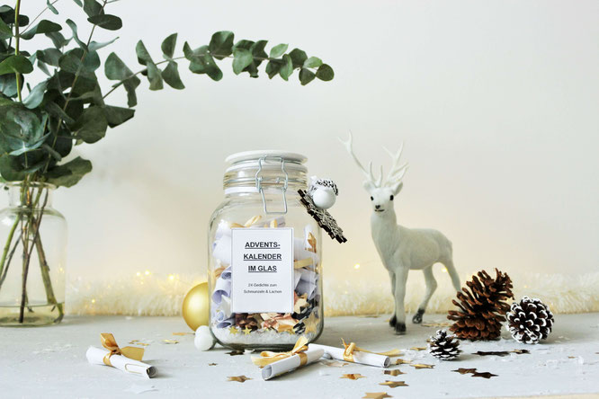 Bild: DIY Adventskalender im Glas to-go selber machen – Upcycling und zerp waste Adventskalender im Drahtbügelglas mit Gedichten und Sprüchen gestalten, ohne Schokolade oder Geschenke // Partystories.de // Blogparade #bloggingaroundthechristmastree