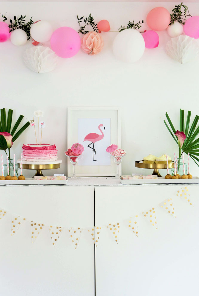 Bild: Viele Ideen für eine Flamingoparty in gold und pink mit Deko, Rezepten für Partyfood und einfachen DIY's, gefunden auf Partystories.de