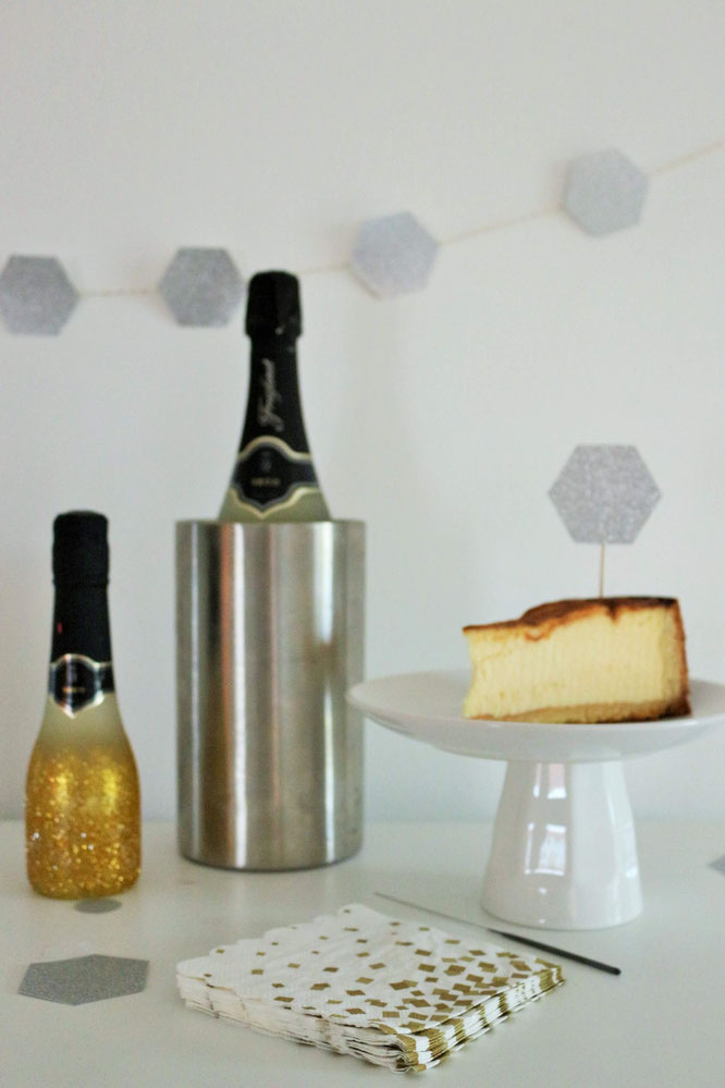 Bild: DIY Partydeko und Hochzeitsdeko Ideen wie Girlanden, Kuchentopper, Konfetti oder Namensschilder kannst Du ganz leicht und schnell mit einem Stanzer selber machen; Diese und noch mehr Partyideen gibt's auf www.partystories.de