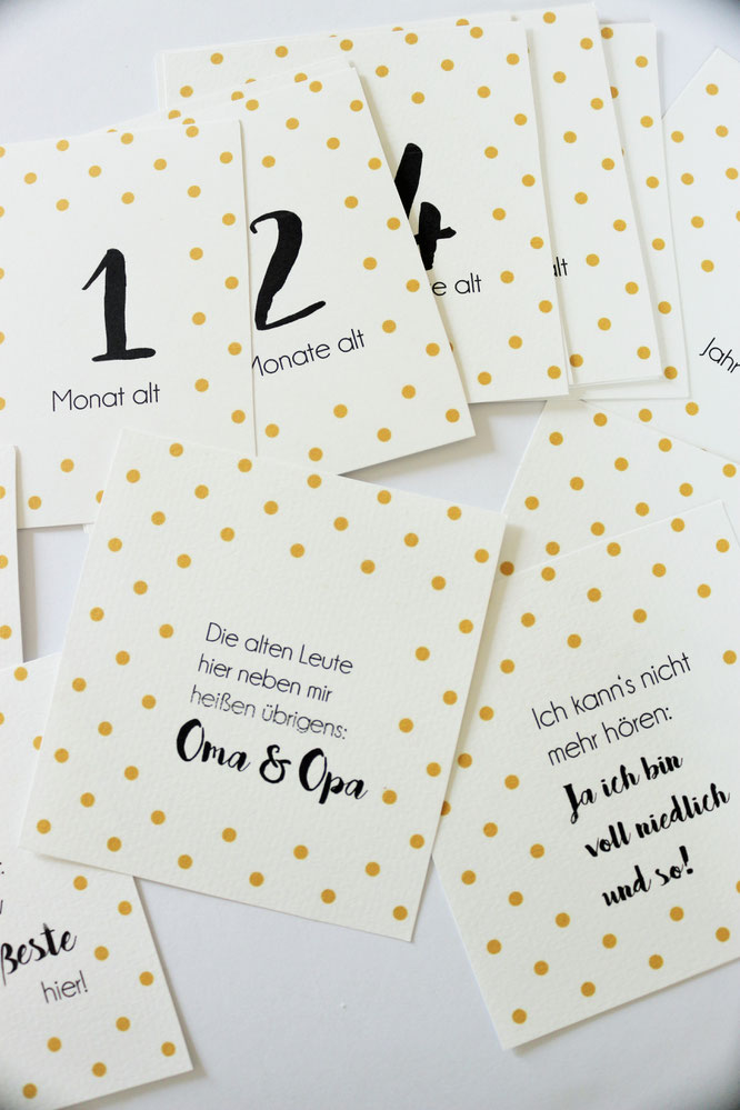 Bild: // DIY Baby Meilenstein Karten // Mit dieser Bastelanleitung und Freebie Bastelvorlage kannst Du deine ganz eigenen Baby Milestone cards als Geschenk Idee zur Schwangerschaft oder Geburt selber machen, gefunden auf www.partystories.de
