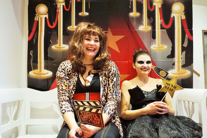 Bild: Ideen für eine Hollywood Motto Party zum Geburtstag oder im Great Gatsby Stil für Silvester, Hollywood Dekoration Ideen für eine Mottoparty von Partystories.de mit Party.de // #Hollywoodparty #Silvesterparty #Geburtstagsparty #GreatGatsbyparty