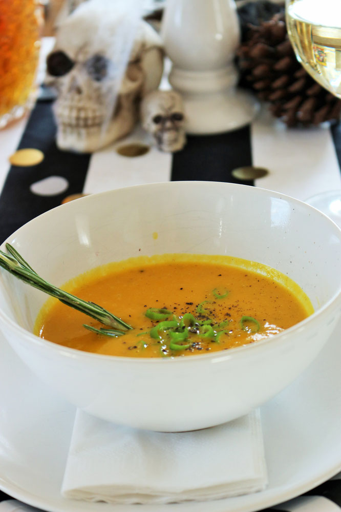 Bild: Kürbis Creme Suppe mit Orangensaft, einfaches und schnelles Rezept mit Kürbis, gefunden auf Partystories.de