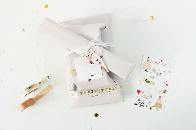 Bild: DIY Brautkalender- finde Ideen für einen Braut Countdown Kalender als Geschenk zum selber machen, mit Tipps zum Befüllen und Verpackungsideen // gefunden auf www.partystories.de // #diyHochzeit #Brautkalender #geschenkidee #ricodesign