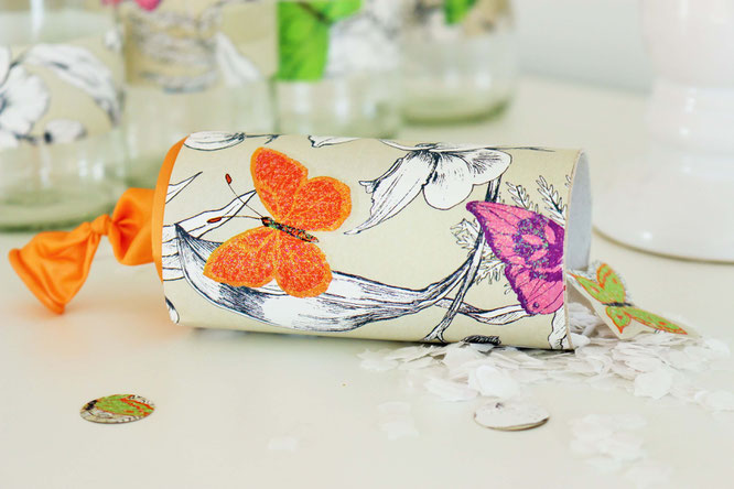 Bild: DIY Party Deko und Dekoration für die Hochzeit mit diesen Ideen aus Geschenkpapier ganz einfach selber basteln; gefunden auf www.partystories.de in Kooperation mit Jung Verpackungen