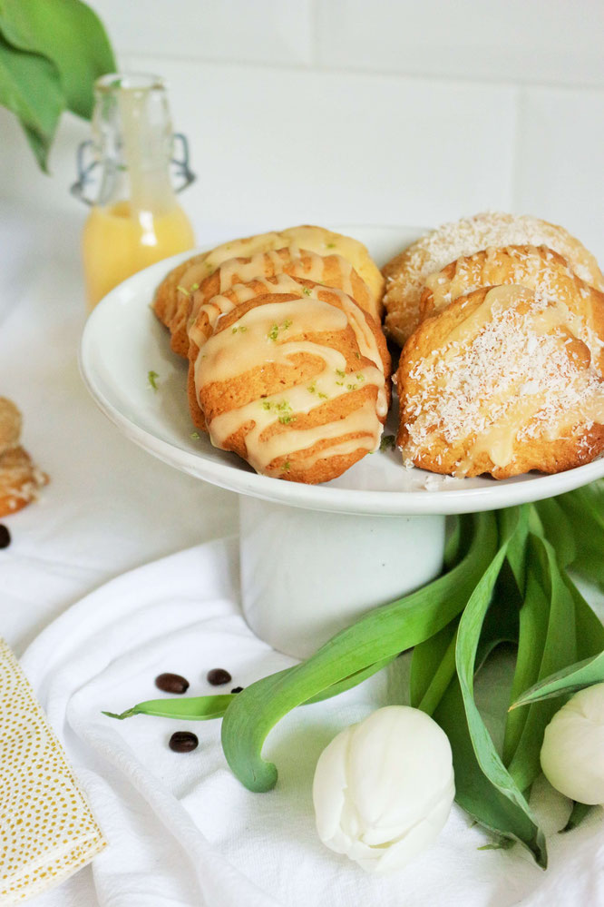 Bild: Eierlikör Cookies – mit diesem Rezept leckere Kekse mit Eierlikör backen, perfekt für den Frühling, Ostern oder als Geschenk aus der Küche // Rezept & Anleitung gefunden auf www.partystories.de // #Eierlikör #Kekse #backen #Cookies #Frühling #Ostern