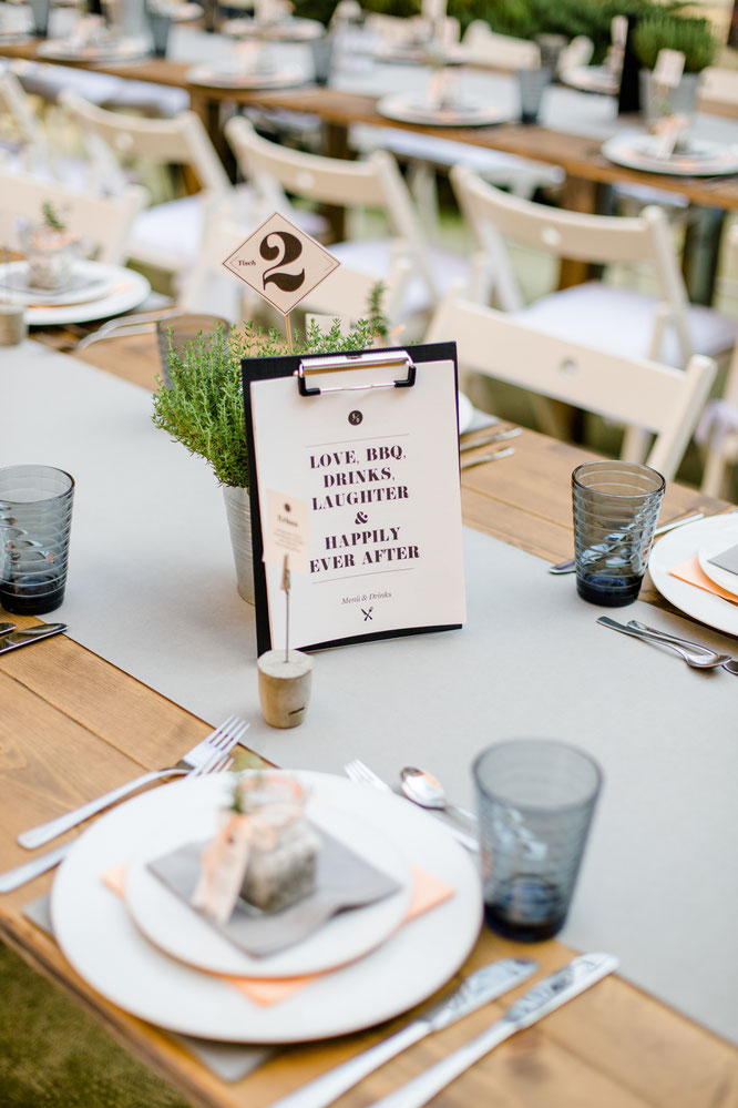 Bild: Finde Ideen und Inspirationen für eine urbane Industriehochzeit - ich zeige dir meine Sommerhochzeit in Düsseldorf mit freier Trauung, Foodtruck und vielen DIY Ideen! gefunden auf www.Partystories.de, Fotos von Jana Köhler Fotografie