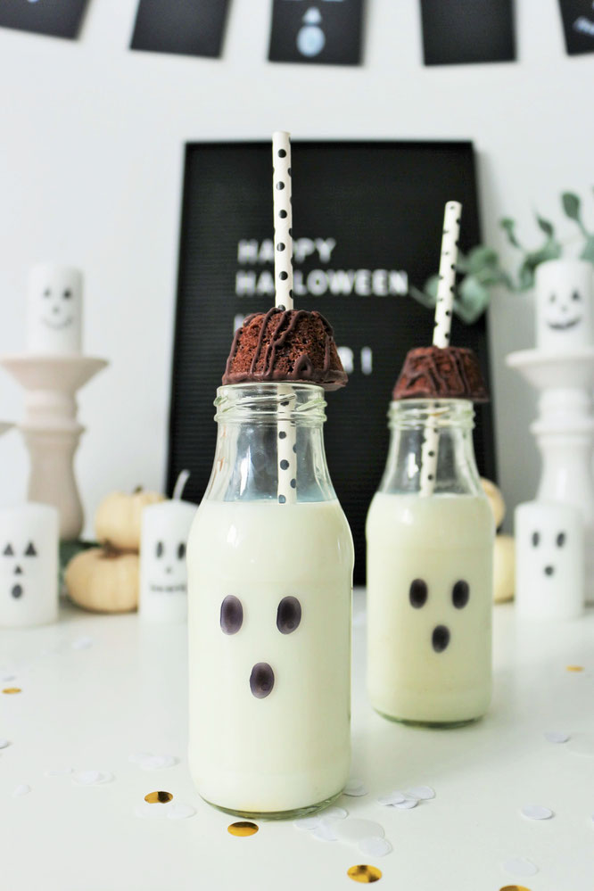 Bild: Ideen für DIY Halloween Dekoration - mit diesen 3 Anleitungen ganz einfach Halloween Geister Deko selber machen und basteln: Girlande, Kerzen, Flaschen für den Halloween Sweettable // www.partystories.de // #halloween #halloweendiy #diydeko #diyblog