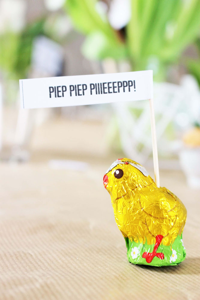 Bild: DIY Dekoration für Ostern basteln - mit diesem Freebie Vorlage schöne Kuchentopper, Cake Topper und Brunch Deko selber machen, diese und noch mehr kreative DIY Deko Ideen für Ostern gibt's auf www.partystories.de
