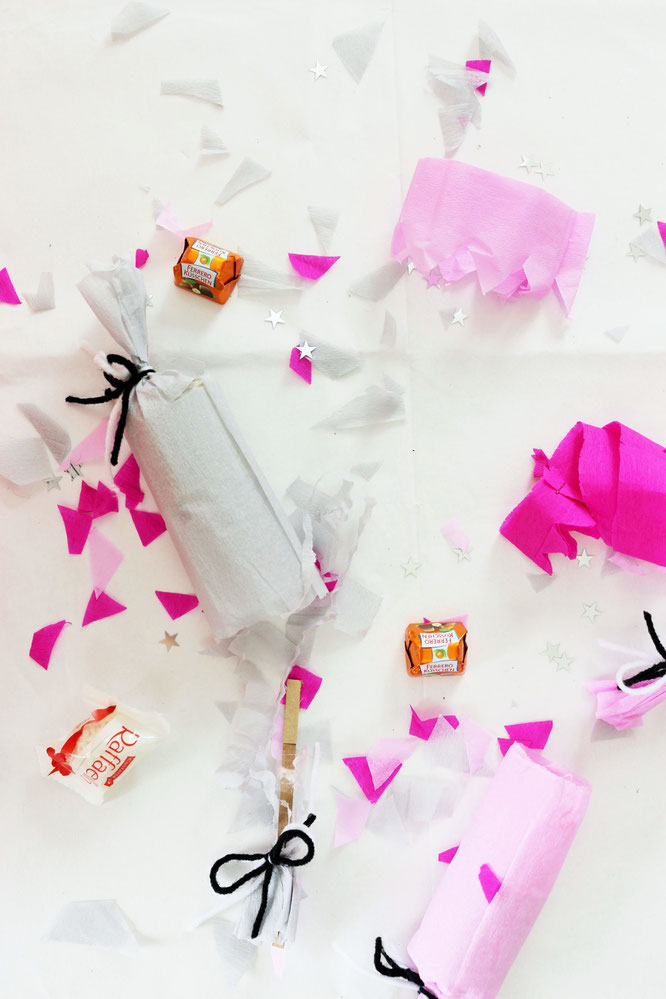 Bild: Knallbonbons selber machen, DIY Knallbonbons Anleitung, Verpackungs- und Geschenkidee für Geld oder Gutscheine, Christmas Cracker selber machen, gefunden auf Partystories.de