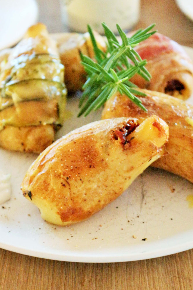 Bild: Rezept für Grillkartoffeln – vegetarische Folienkartoffeln mit Füllung grillen; Rezept und Anleitung für Partyfood vom Grill von www.partystories.de