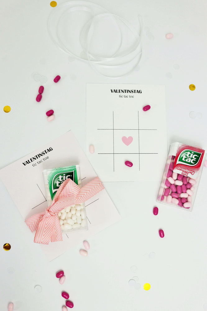 Bild: DIY Geschenk zum Valentinstag für Sie und ihn: tic-tac-toe Spiel mit Süßigkeiten verschenken, inkl. kostenloser Bastelvorlage auf Partystories.de // #valentinstag #galentinesday #diygeschenk #selberbasteln #partystories